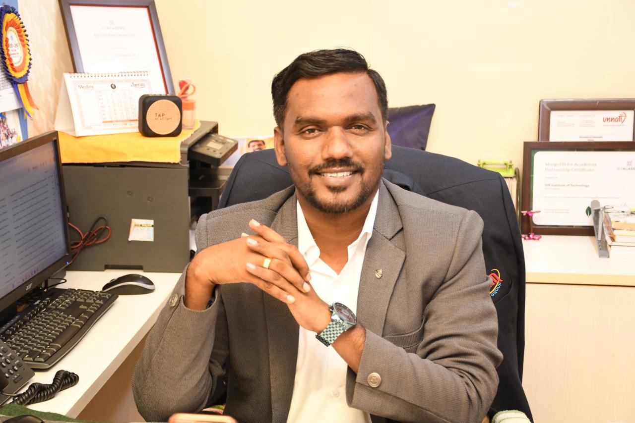 Sri Tejasvi Kattimni T. R.